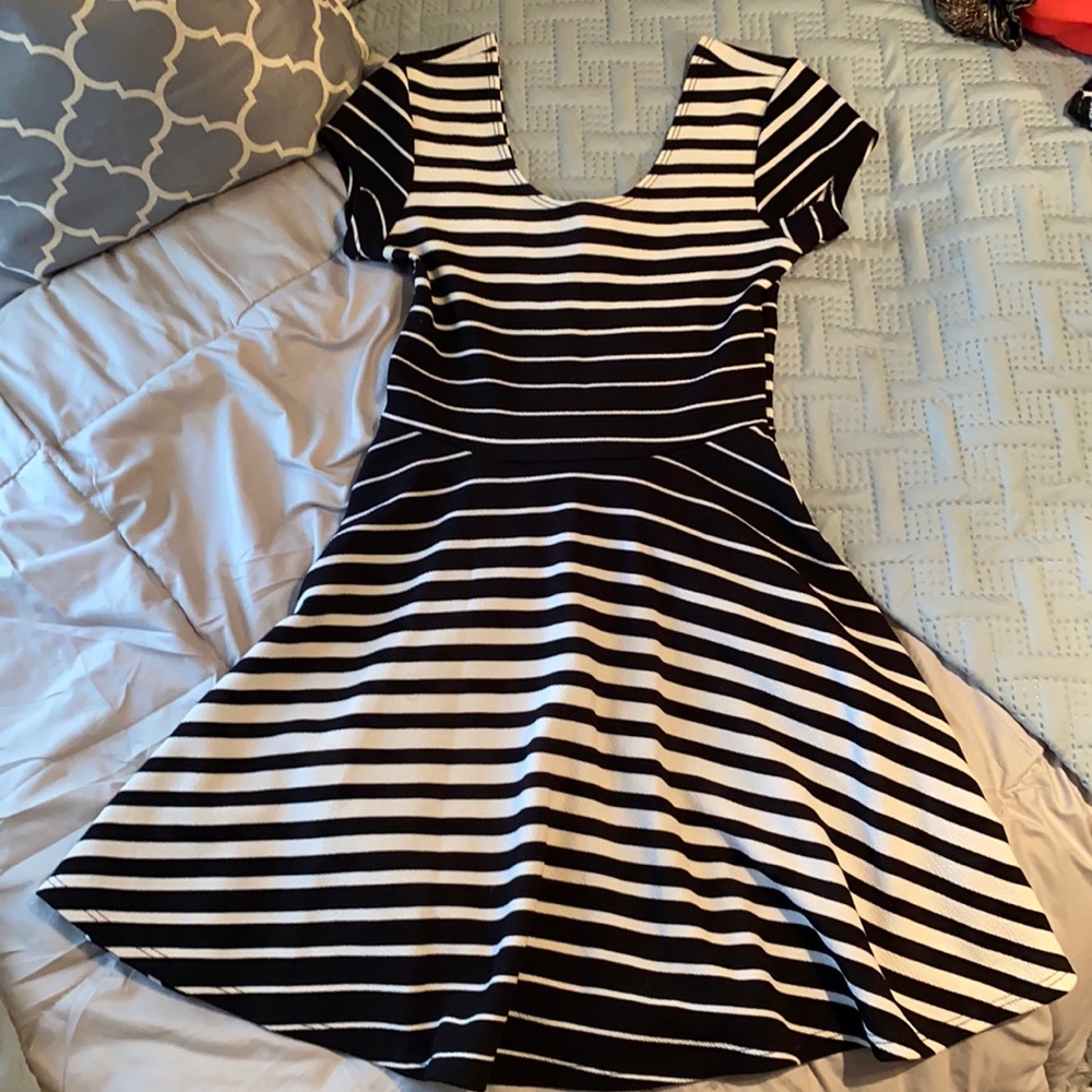 Planet Gold Short Sleeve Striped Skater Dress Black and White Size XS
